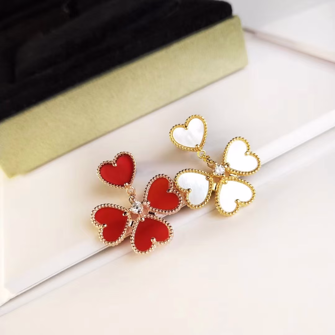 52fb0e6ea4c8df855a6540ebc321f379 VCA Sweet Heart Earrings - Image 1