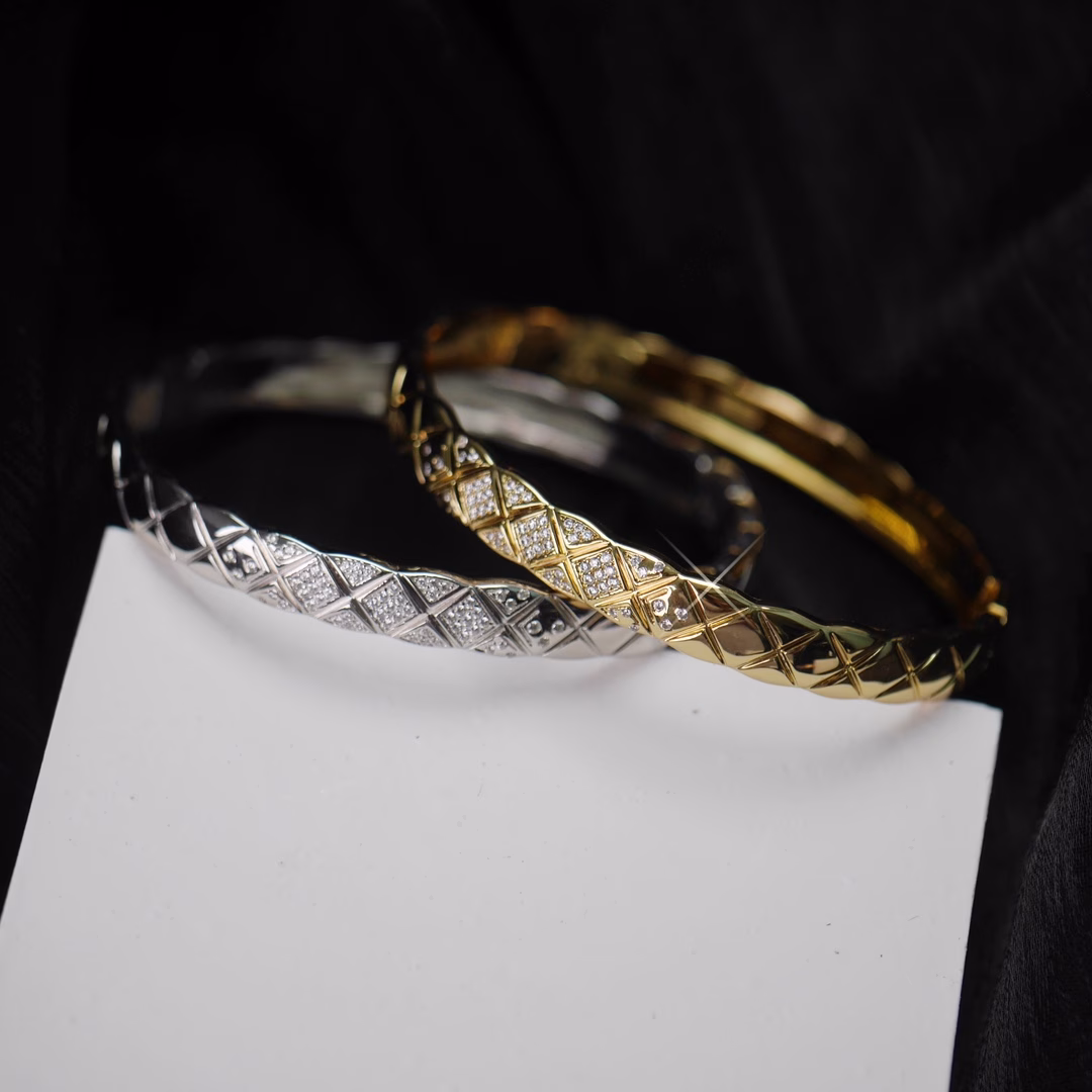 d01562c84c97f976cdef52752f58bb25 Chanel Diamond Coco Crush Bangle Bracelet - Wide Version - Image 1